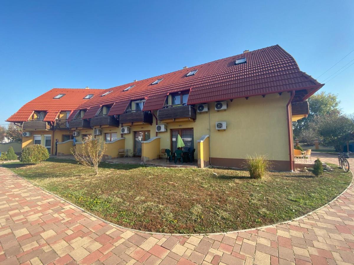 Mimi Apartman Gyula Exterior photo